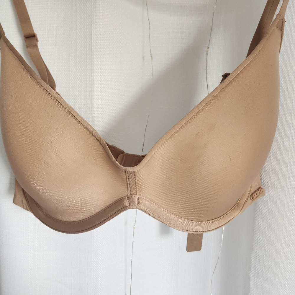 SKIMS Nude Weightless Scoop Bra